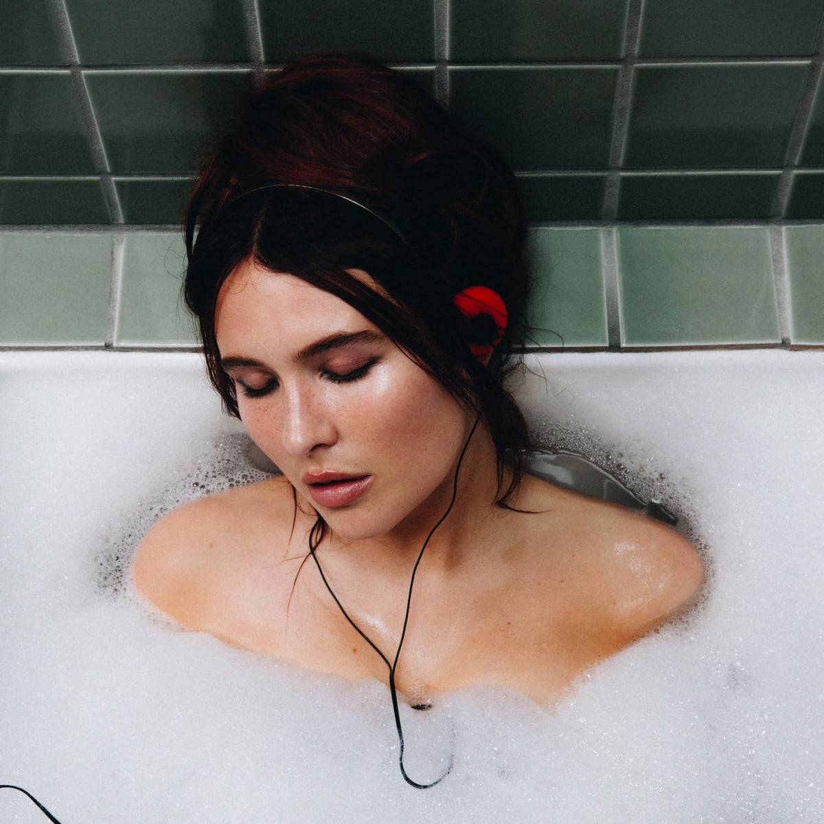 Mimi Webb – Confessions vinyl record cover