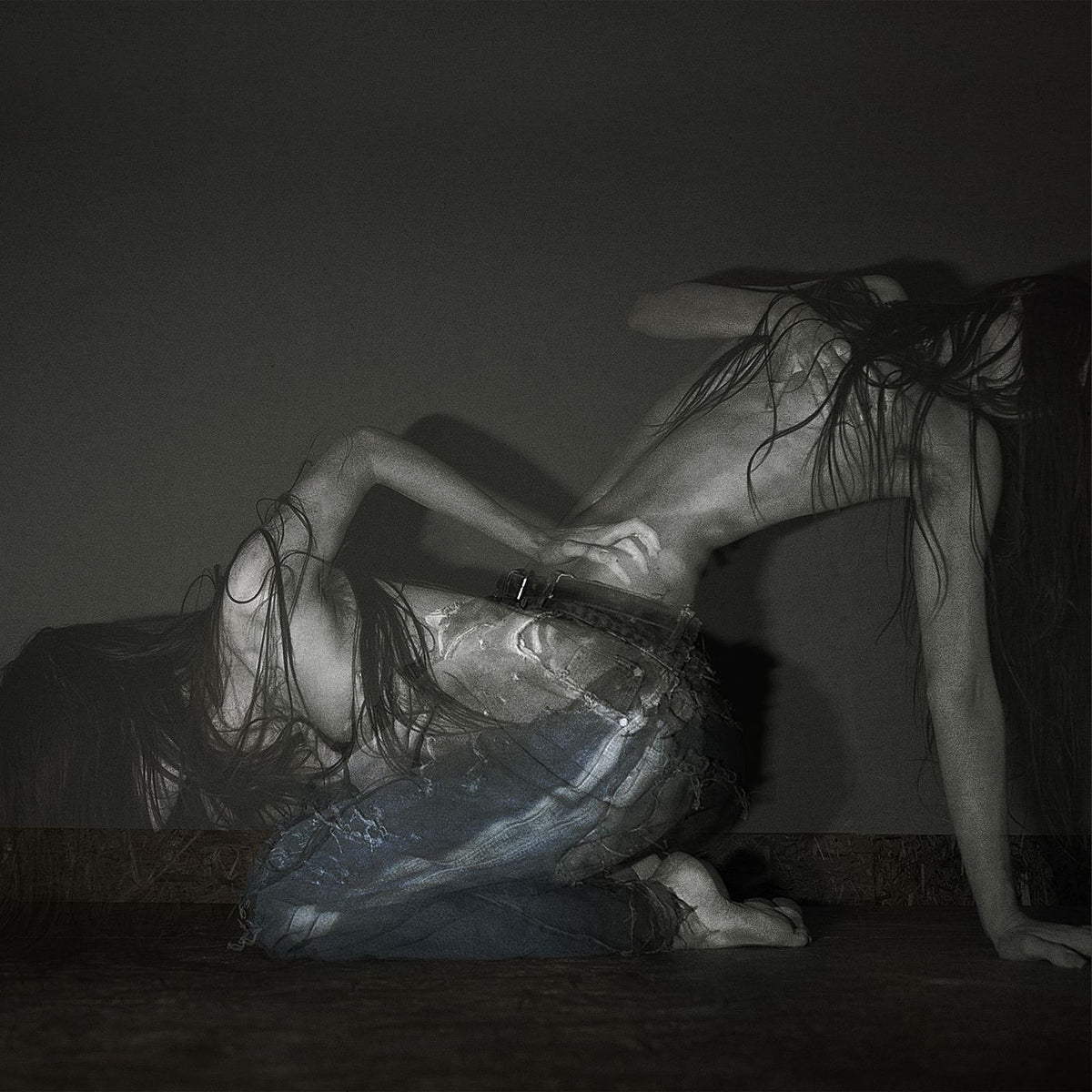Sofia Isella – Something Is A Shell . (Indies Exclusive Clear Smoke Vinyl) vinyl record cover