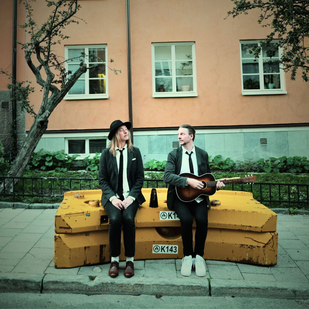 Friska Viljor – Revisited vinyl record cover