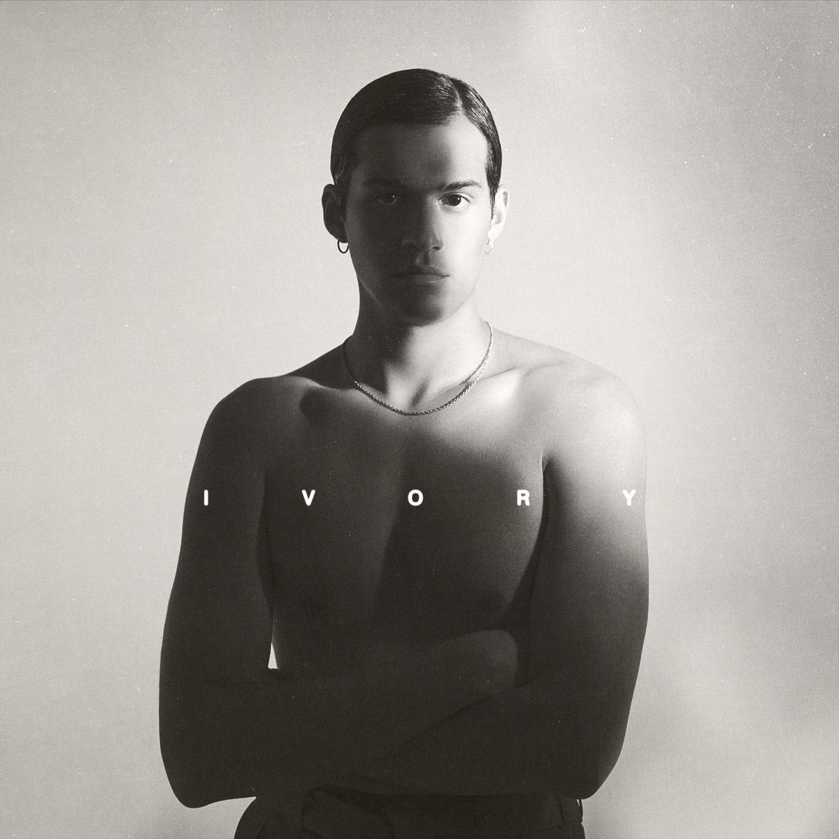 Omar Apollo – Ivory vinyl record cover