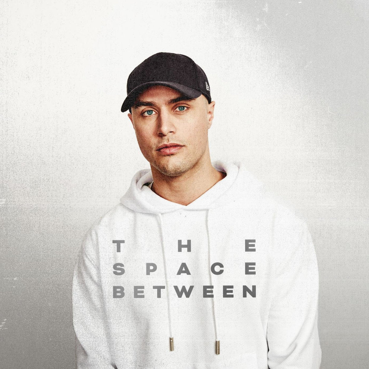 ILLY – Space Between, The vinyl record cover