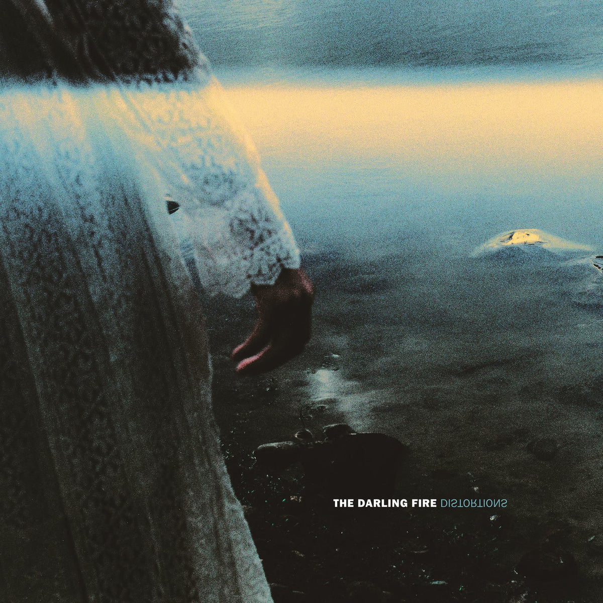 Darling Fire – Distortions vinyl record cover
